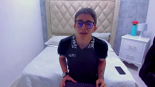 TylerCross  online show from March 12, 2026, 8:24 pm