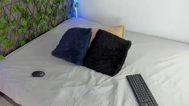 tatianasquirthot online show from April 17, 2026, 3:37 pm