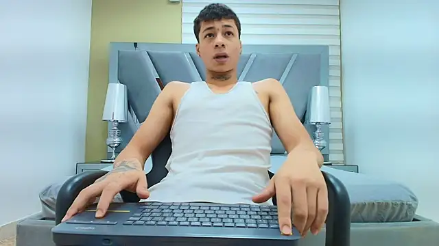 HENRY GREEN2 online show from April 20, 2026, 7:26 pm