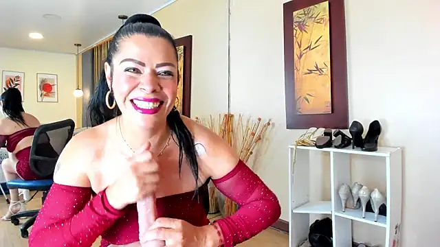 Snapshot of SofiiMontes chatting on July 17, 2026, 12:13 pm SofiiMontes online show from July 17, 2026, 12:13 pm