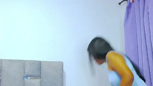 AmberRooss online show from March 26, 2026, 2:10 am