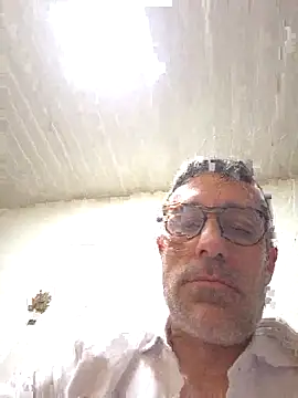 Snapshot of ambrosio669 chatting on April 3, 2026, 1:23 am ambrosio669 online show from April 3, 2026, 1:23 am