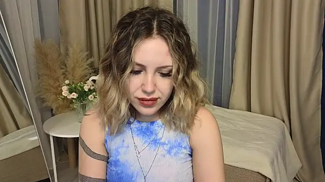  amymoore  online show from April 24, 2026, 1:29 am