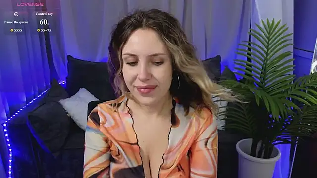  amymoore  online show from July 7, 2026, 1:30 am