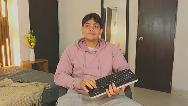 MrAdonis  online show from April 20, 2026, 12:41 pm