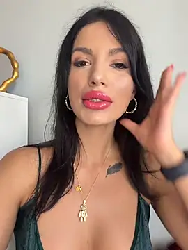 Snapshot of RaniaSnow chatting on June 17, 2026, 8:03 am RaniaSnow online show from June 17, 2026, 8:03 am