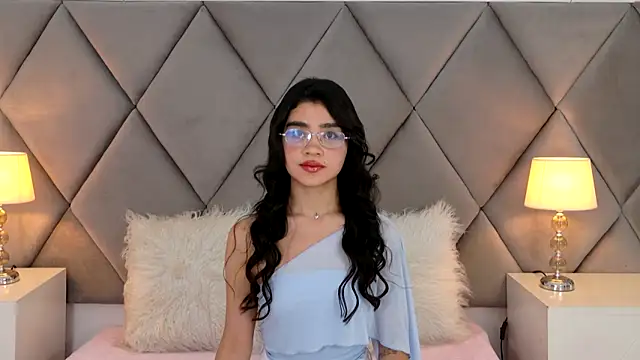 Snapshot of OliviaDiaz chatting on May 22, 2026, 8:18 pm OliviaDiaz online show from May 22, 2026, 8:18 pm