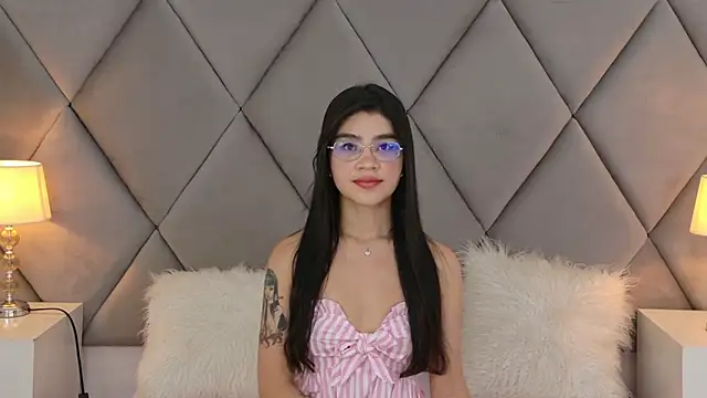 Snapshot of OliviaDiaz chatting on May 8, 2026, 8:23 pm OliviaDiaz online show from May 8, 2026, 8:23 pm