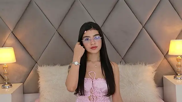 Snapshot of OliviaDiaz chatting on May 10, 2026, 8:11 pm OliviaDiaz online show from May 10, 2026, 8:11 pm