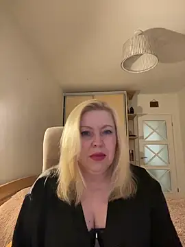 JanieLight53 online show from June 14, 2026, 6:31 pm
