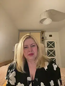 JanieLight53 online show from June 18, 2026, 7:19 pm