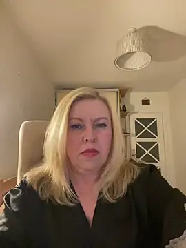 JanieLight53 online show from June 20, 2026, 9:53 pm