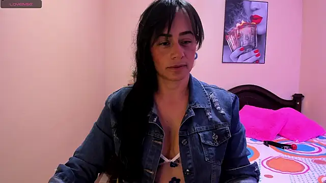 Snapshot of sara_florez12 chatting on May 30, 2026, 11:05 am sara florez12 online show from May 30, 2026, 11:05 am