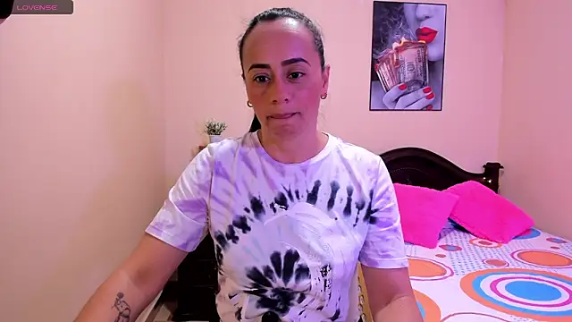 Snapshot of sara_florez12 chatting on May 14, 2026, 10:45 am sara florez12 online show from May 14, 2026, 10:45 am