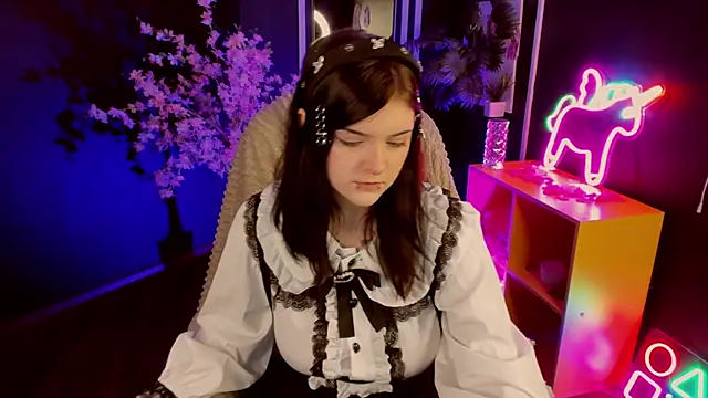 EsterTwilight online show from April 29, 2026, 4:11 pm