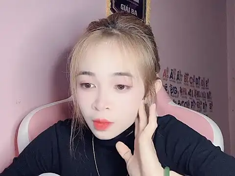 Odile068 online show from March 11, 2026, 6:02 pm