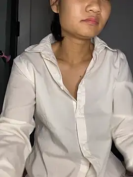 -Lilyn- online show from April 4, 2026, 6:14 pm