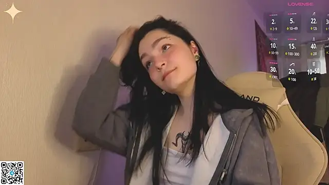 Luna Moon13 online show from April 15, 2026, 1:00 am