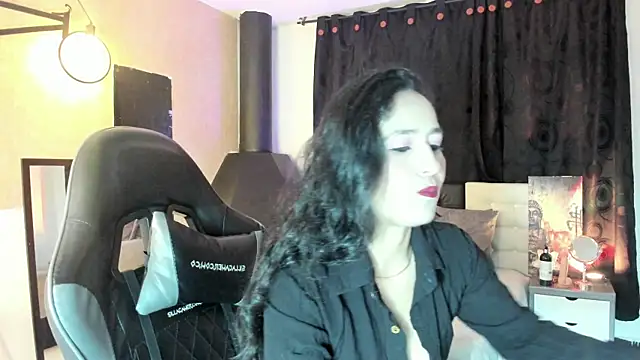 Vicky Angeel online show from May 26, 2026, 3:26 am