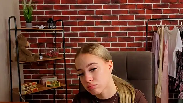 WendyyWade online show from March 19, 2026, 10:48 am