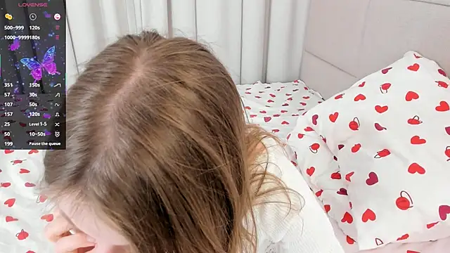 ErinnPieloch online show from April 14, 2026, 7:19 pm