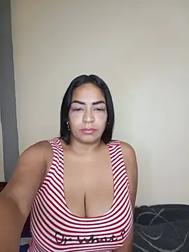 Carolinna online show from June 25, 2026, 2:33 pm