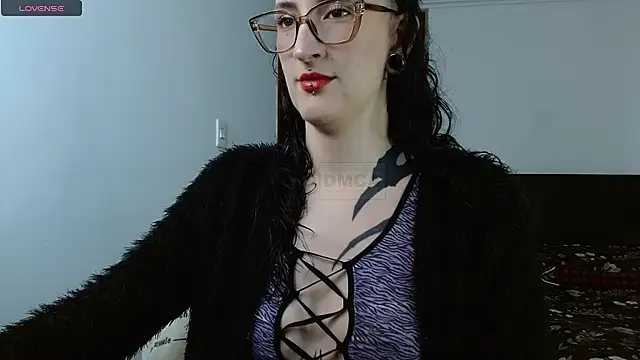 Snapshot of VelvetVal_ chatting on April 17, 2026, 5:16 pm VelvetVal online show from April 17, 2026, 5:16 pm