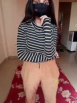 Divya3107 online show from June 7, 2026, 3:23 am