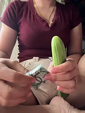 July-lovee online show from April 21, 2026, 5:25 am