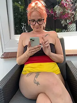Snapshot of Fiebie_licious_ chatting on June 20, 2026, 1:27 pm Fiebie licious online show from June 20, 2026, 1:27 pm