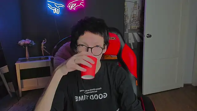 Tommy Stars online show from April 22, 2026, 5:25 am