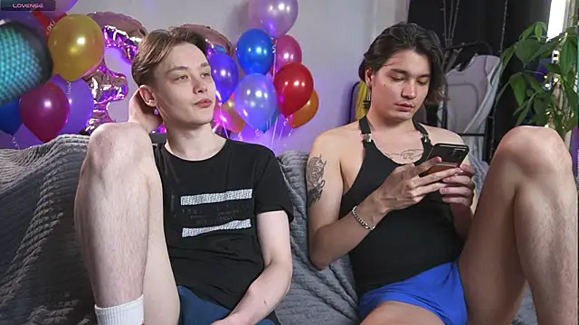 Snapshot of Badtwinkboys chatting on March 13, 2026, 1:38 pm Badtwinkboys online show from March 13, 2026, 1:38 pm