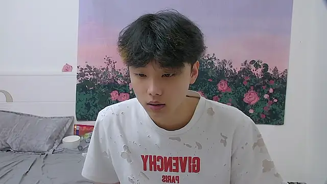 icecream-002 online show from April 22, 2026, 11:50 am