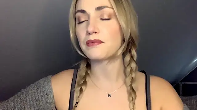 ScarlettSensitive online show from April 20, 2026, 2:18 pm