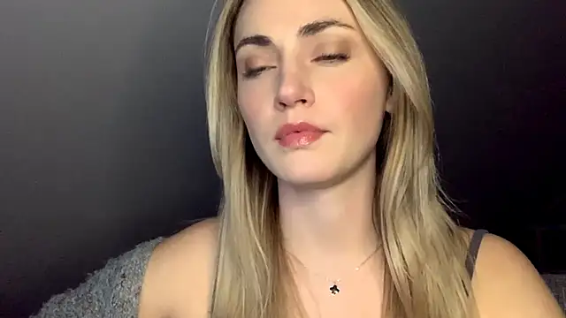 ScarlettSensitive online show from April 22, 2026, 8:04 pm