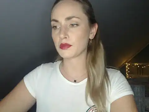 Snapshot of ScarlettSensitive chatting on June 8, 2026, 8:31 pm ScarlettSensitive online show from June 8, 2026, 8:31 pm