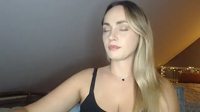 Snapshot of ScarlettSensitive chatting on June 30, 2026, 8:20 pm ScarlettSensitive online show from June 30, 2026, 8:20 pm