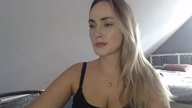 Snapshot of ScarlettSensitive chatting on July 22, 2026, 2:19 pm ScarlettSensitive online show from July 22, 2026, 2:19 pm