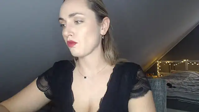 Snapshot of ScarlettSensitive chatting on June 1, 2026, 6:29 pm ScarlettSensitive online show from June 1, 2026, 6:29 pm