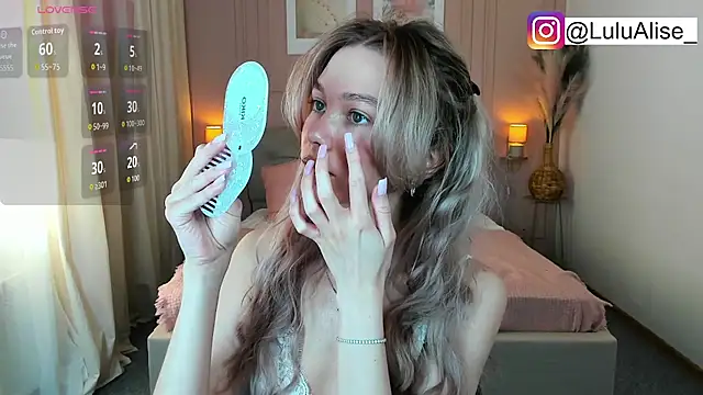 LuluAlis online show from April 9, 2026, 1:39 pm