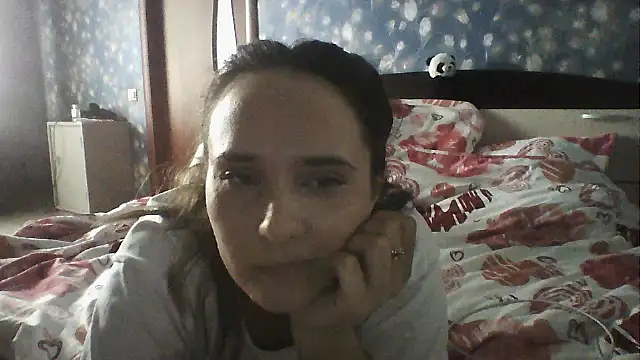 Alisa07qw online show from May 6, 2026, 7:34 am