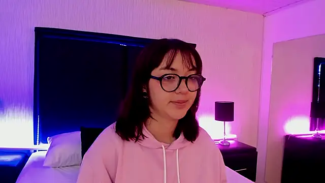 LilithBluum online show from April 18, 2026, 11:23 am