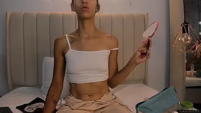 Abril Castroo online show from April 10, 2026, 12:01 pm