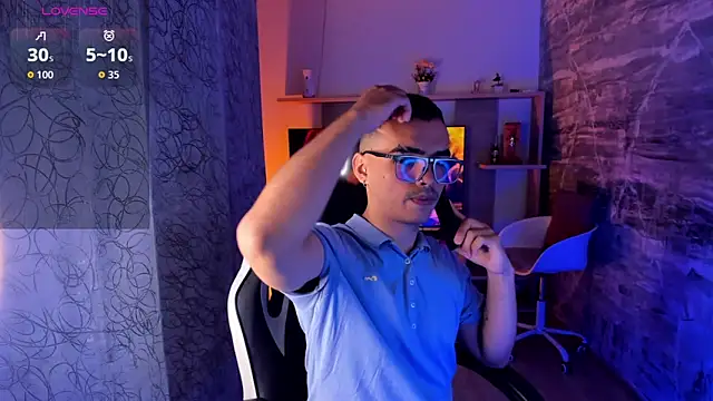 NicoKinggs  online show from April 13, 2026, 1:26 pm