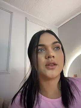 Bella-Ferrer online show from April 16, 2026, 6:08 pm