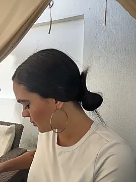 Bella-Ferrer online show from July 17, 2026, 4:04 pm