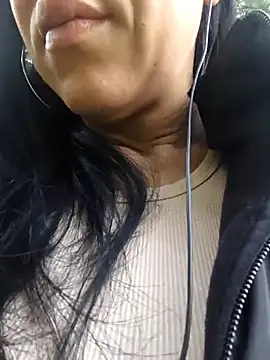 Camillemonroe  online show from April 21, 2026, 11:39 am