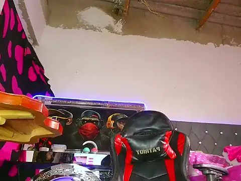 candy aass online show from April 21, 2026, 9:43 pm