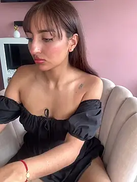 Nahomy Pink online show from March 18, 2026, 5:25 pm