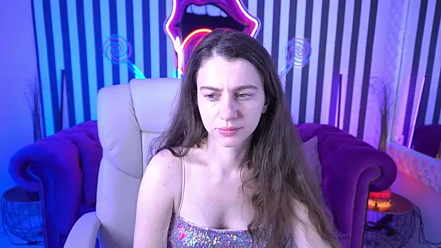 LittleJulii online show from May 24, 2026, 7:14 pm
